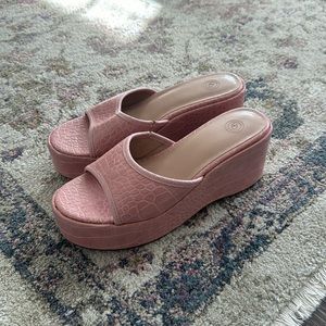 urban outfitters pink heels